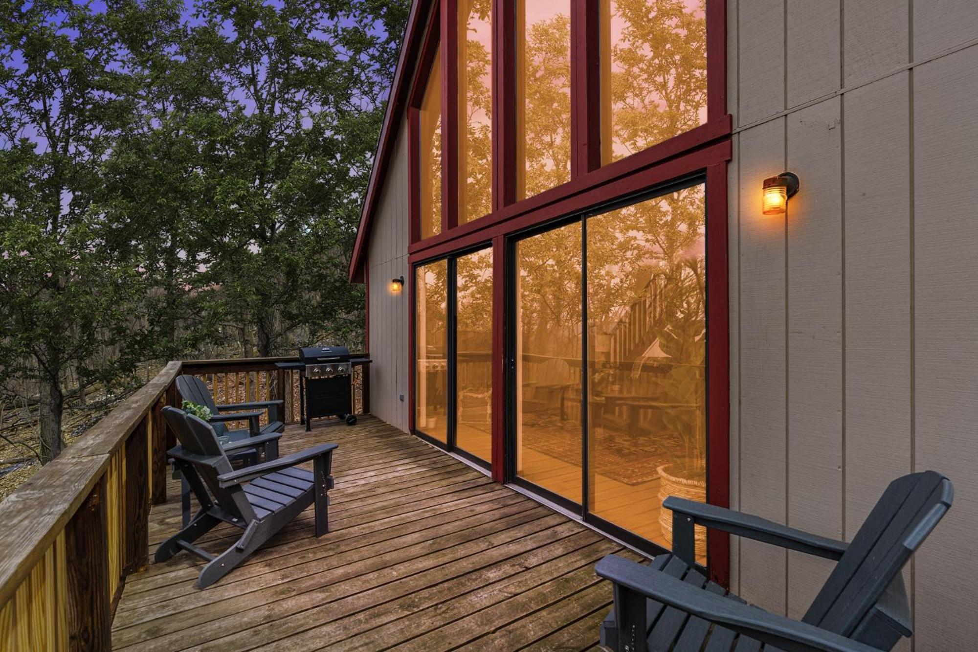 Modern Chalet Cabin W Hot Tub, Deck&Grill, & Wifi! Inwood Exterior foto